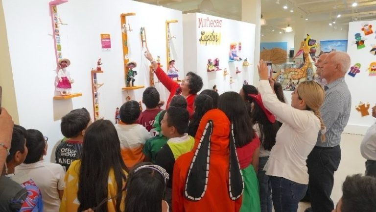 Inauguran exposición de juguetes mexicanos